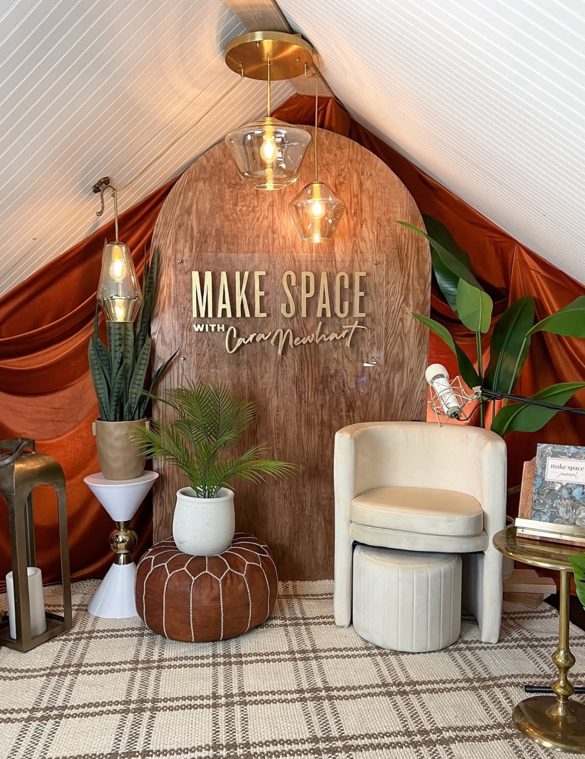 Arched Wood Grain Backdrop