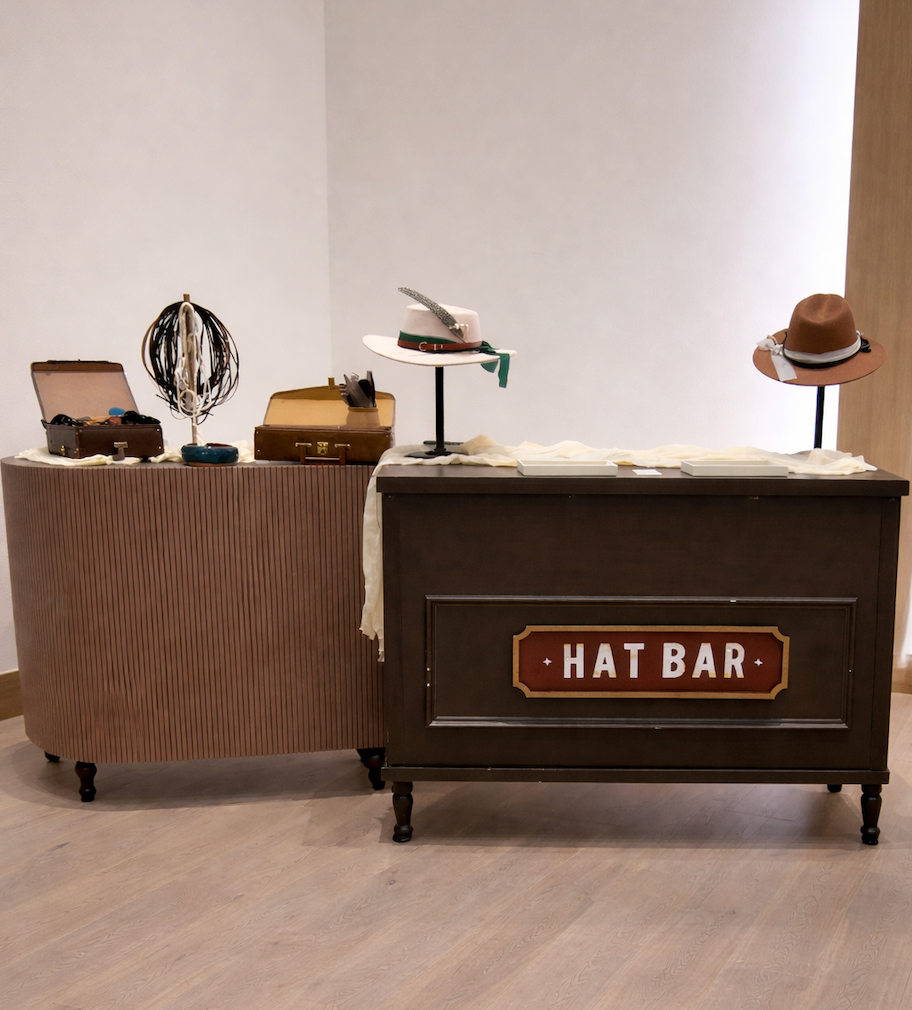 HAT BAR